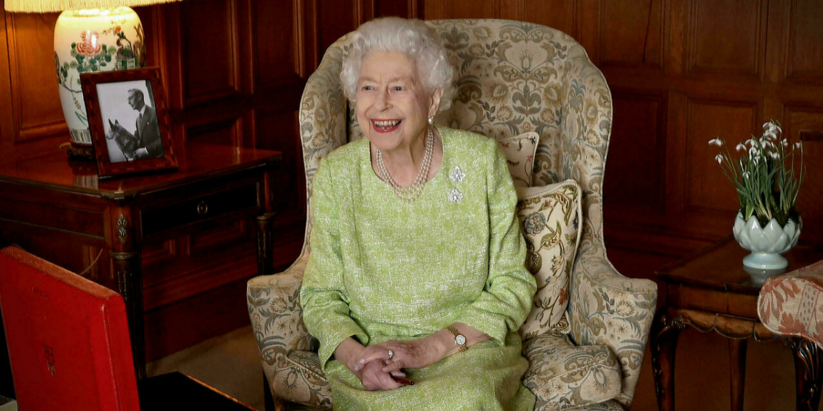 Queen catches 'mild' Covid soon after 70th anniversary