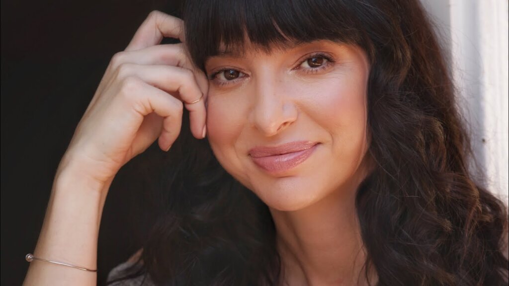 Lindsey Pearlman,