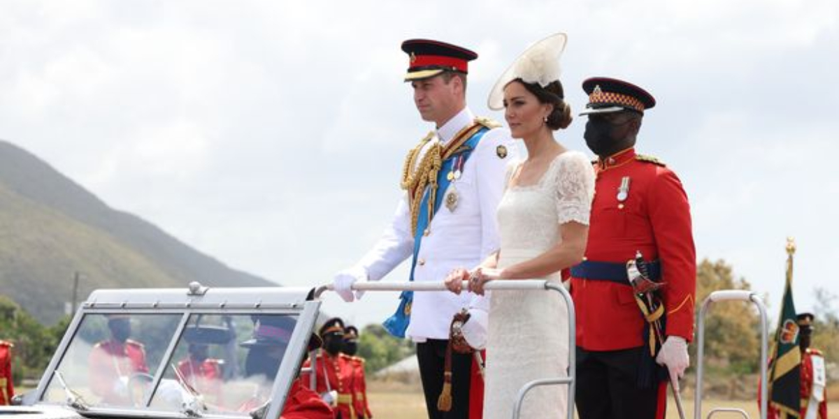 William and Kate pay tribute to Queen in a Land Rover
