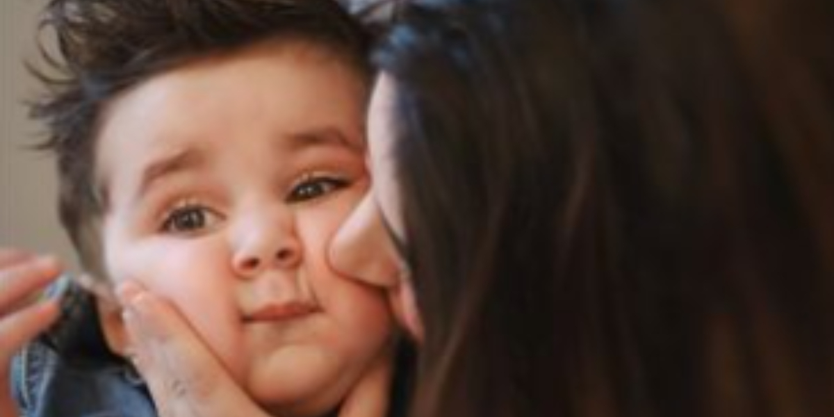 Naimal Khawar gets obsessed with baby Mustafa Abbasi's cheeks