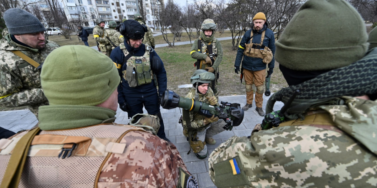 Russian forces close in on Kyiv on eve of talks