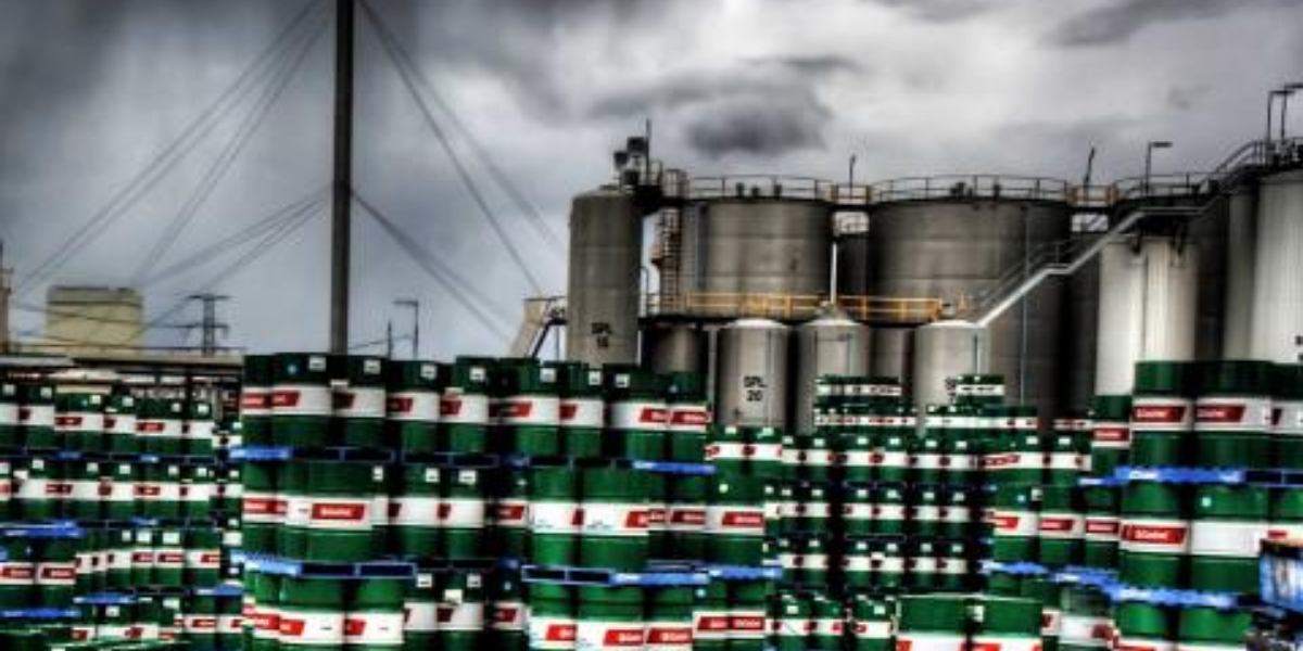 Stocks close bullish on declining oil prices