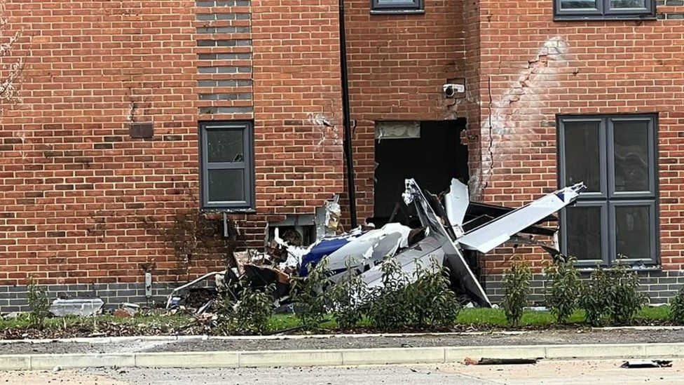 plane crashes