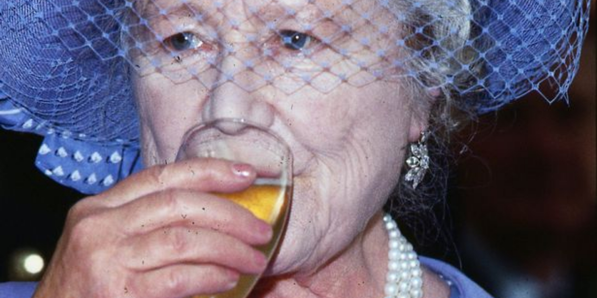When the Queen's mother escaped and was found having a drink in a bar