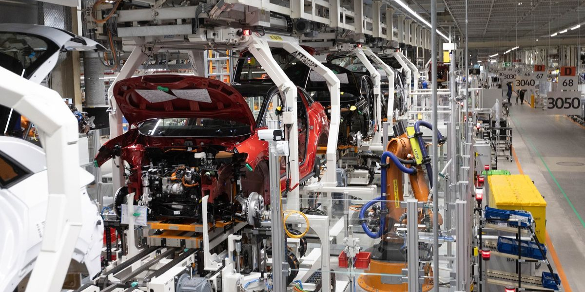 German manufacturing industry records falling orders in February