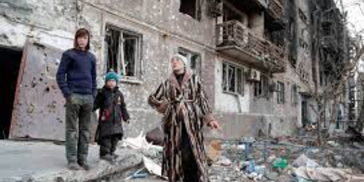 Red Cross evacuee convoy arrives from Russian-held city