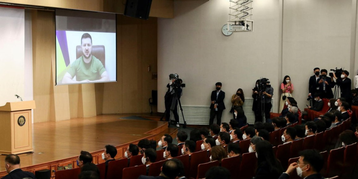 Zelenskyy alleges that the Russian troops killed "tens of thousands" of people in Mariupol