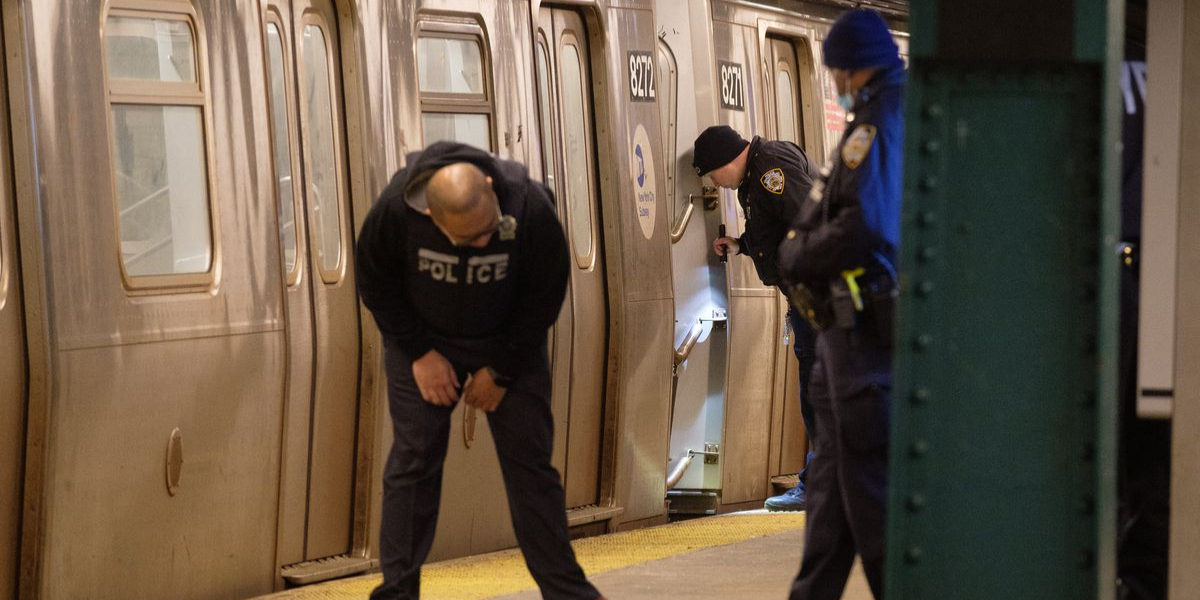 Faulty cameras hinder search for a subway gunman in Brooklyn