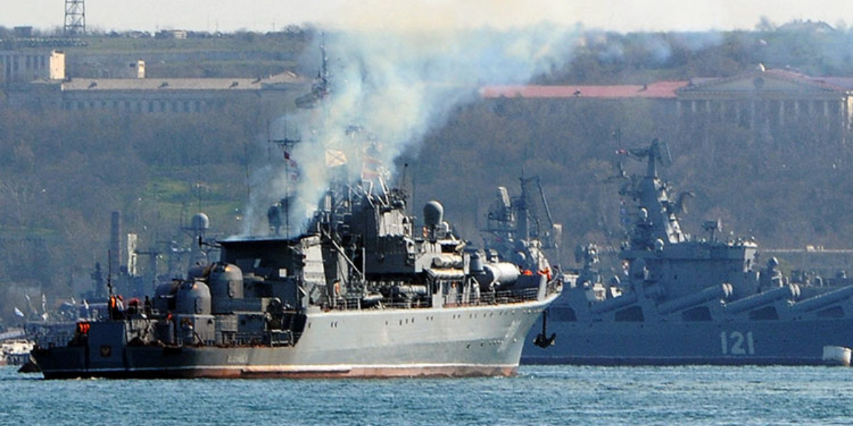 Russian navy immediately evacuates the damaged after hit by Neptune Missile