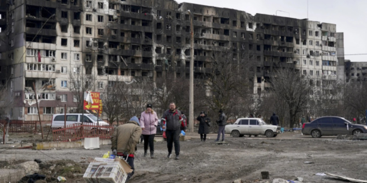 Zelensky: Around 120,000 people are trapped in Mariupol, which is under siege
