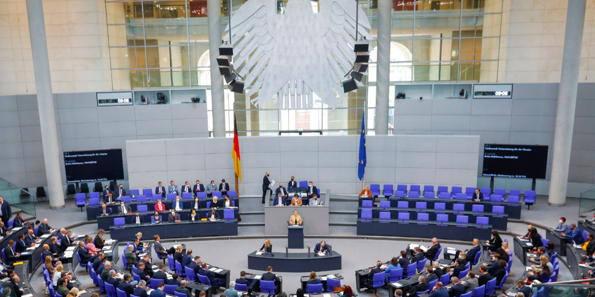 German parliament has approved a petition to provide Ukraine with heavy weapons
