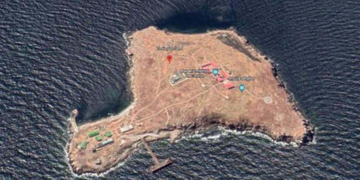 British intel: Ukraine successfully hits Russian air defense and resupplies ships at Zmiinyi Island
