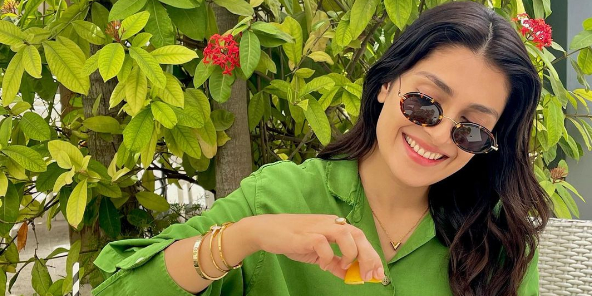 Ayeza Khan enjoys tacos in a chic green summer outfit