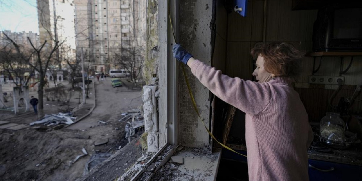 Russian troops fire missiles at Malyn, damaging around 100 homes
