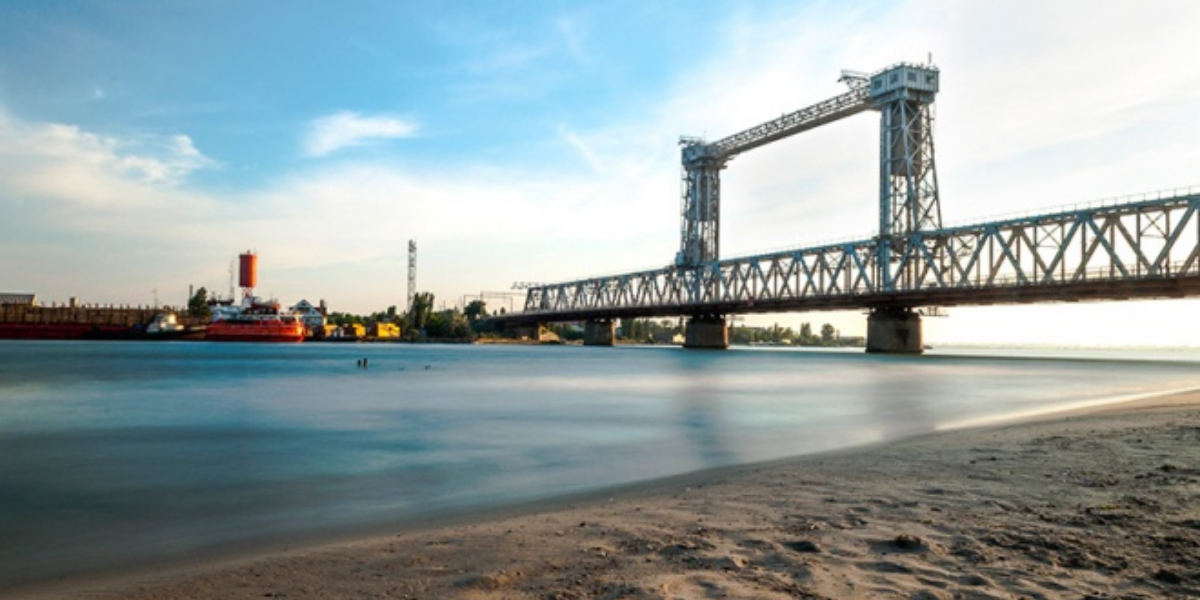 Russian missiles strike the bridge for the fourth time across the Dniester estuary