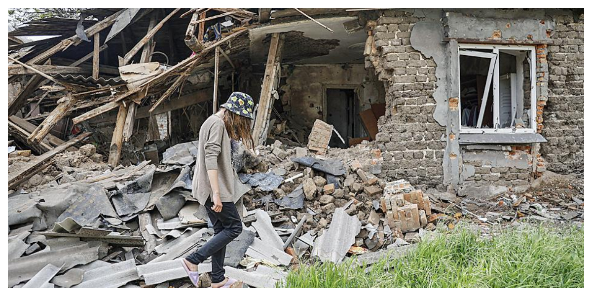 Russian airstrike destroys Mariupol