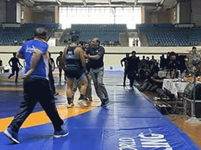 Indian wrestler slapped the referee in a packed house
