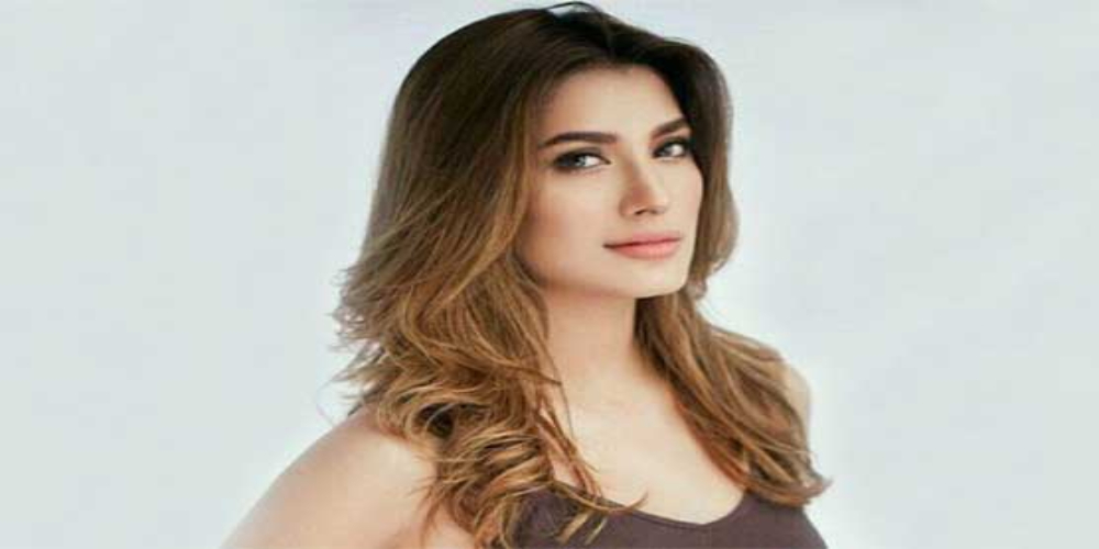 Mehwish Hayat sharing her experience in Holywood/Bolnews.com