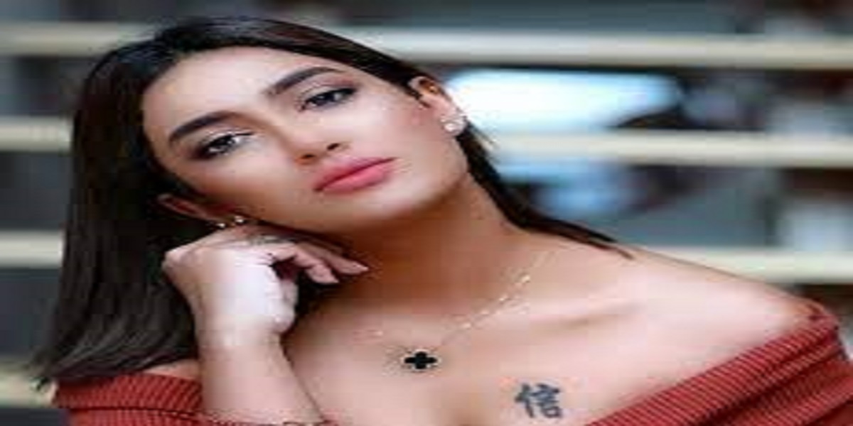'Put your anda paratha on your status instead of copying other people,' Mathira advises Minal Khan