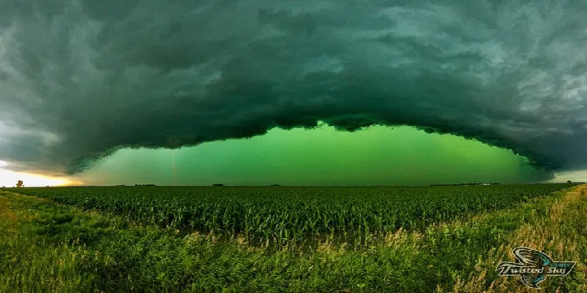 green sky
