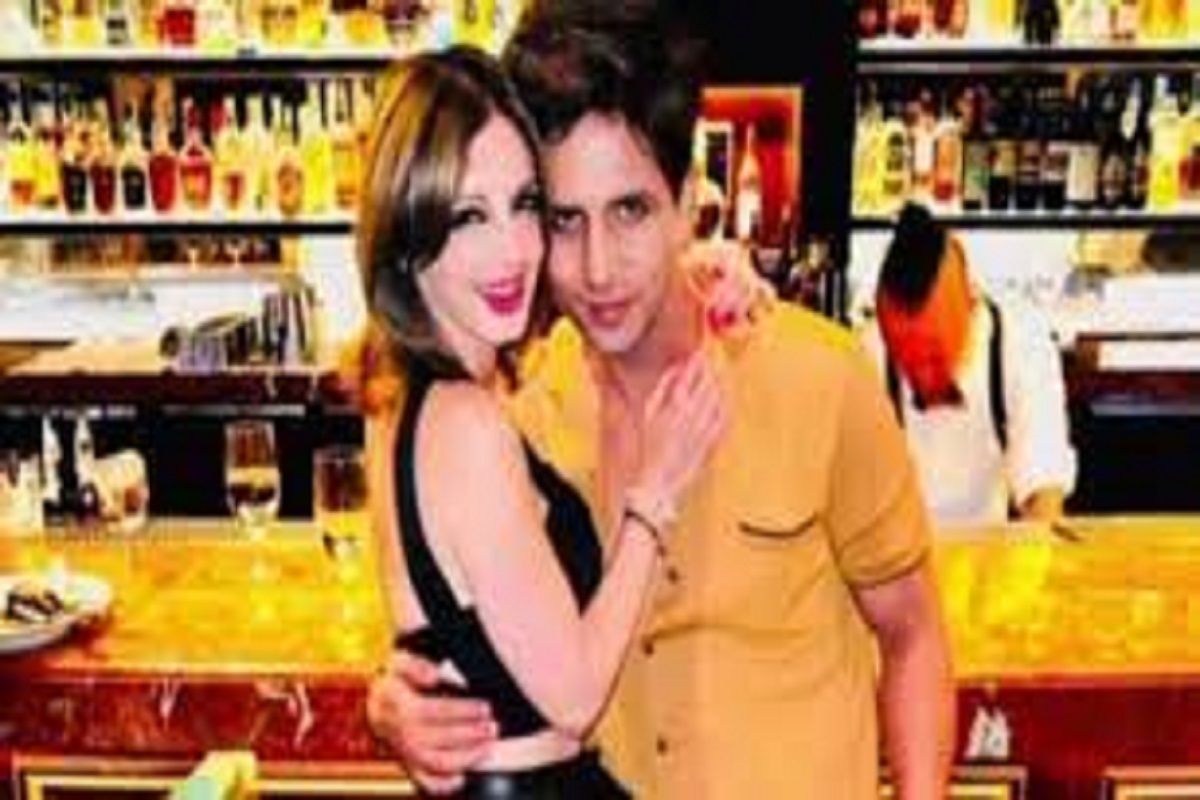 Sussanne Khan shares a happy PIC with her beau Arslan Goni as they spend quality time in Las Vegas
