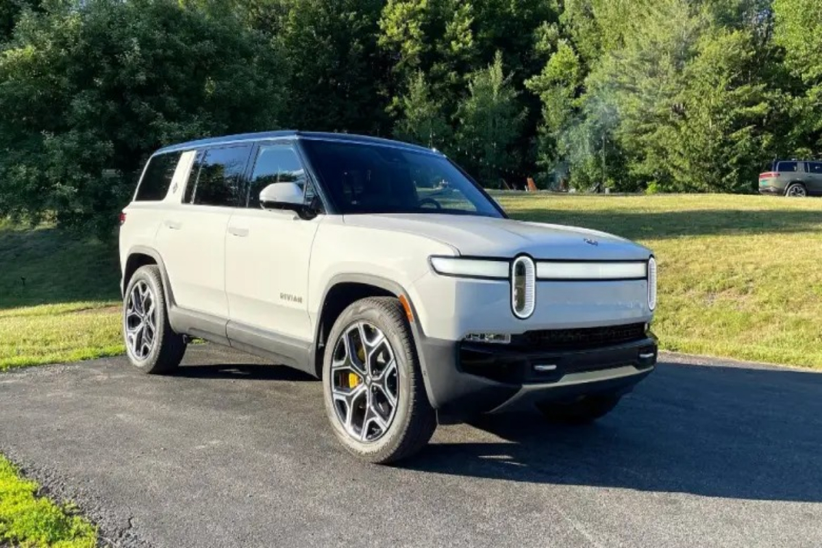 Rivian cuts employees
