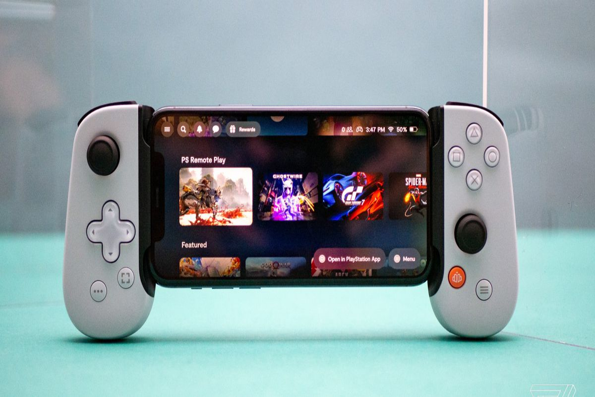 Sony unveils Backbone One PlayStation controller