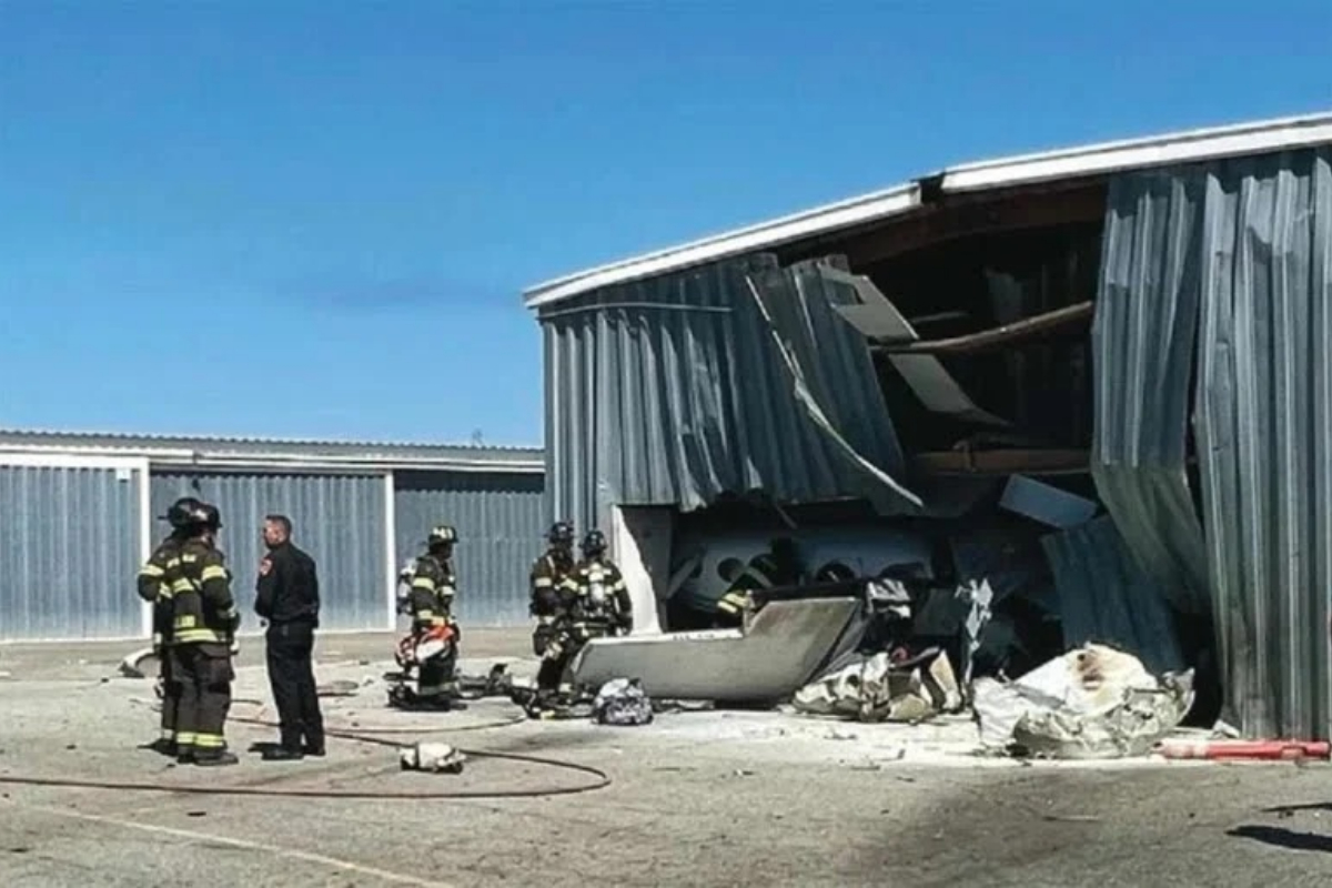 Two planes collapse at California airport,