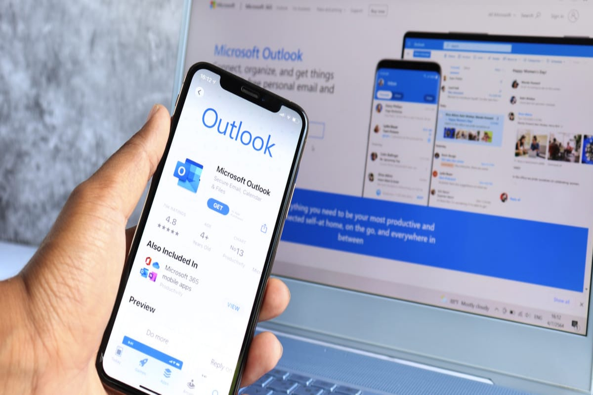 Microsoft Outlook ads