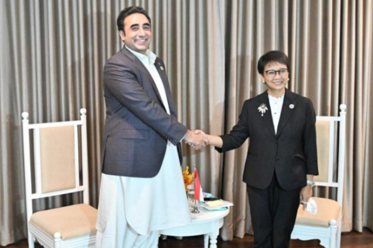 Pakistan, Indonesia FM's