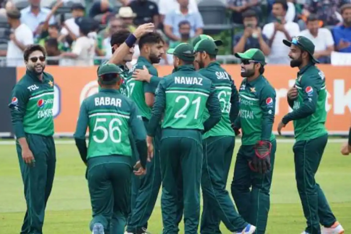 Pakistan players against Hong Kong