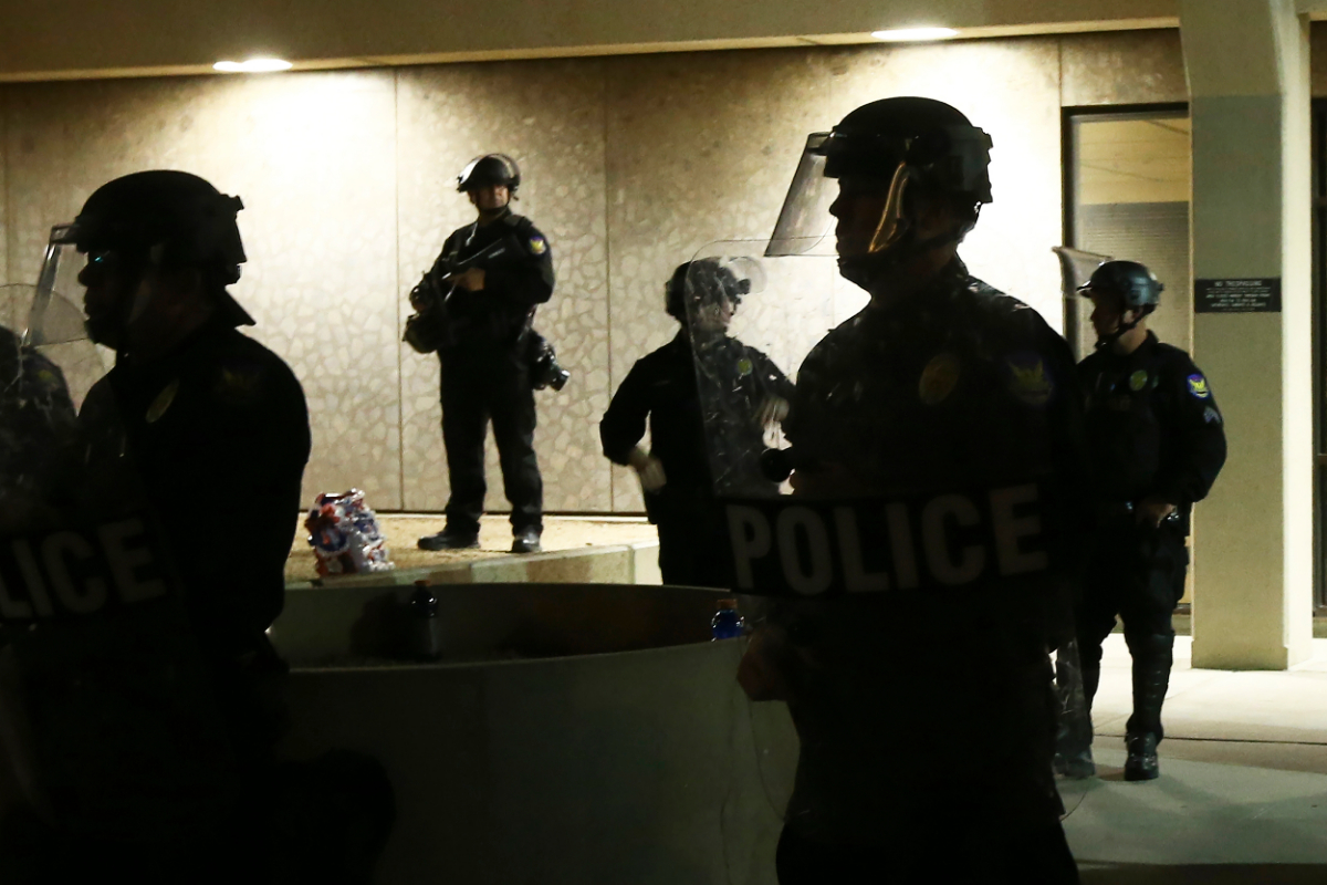 Federal judge blocks Arizona law