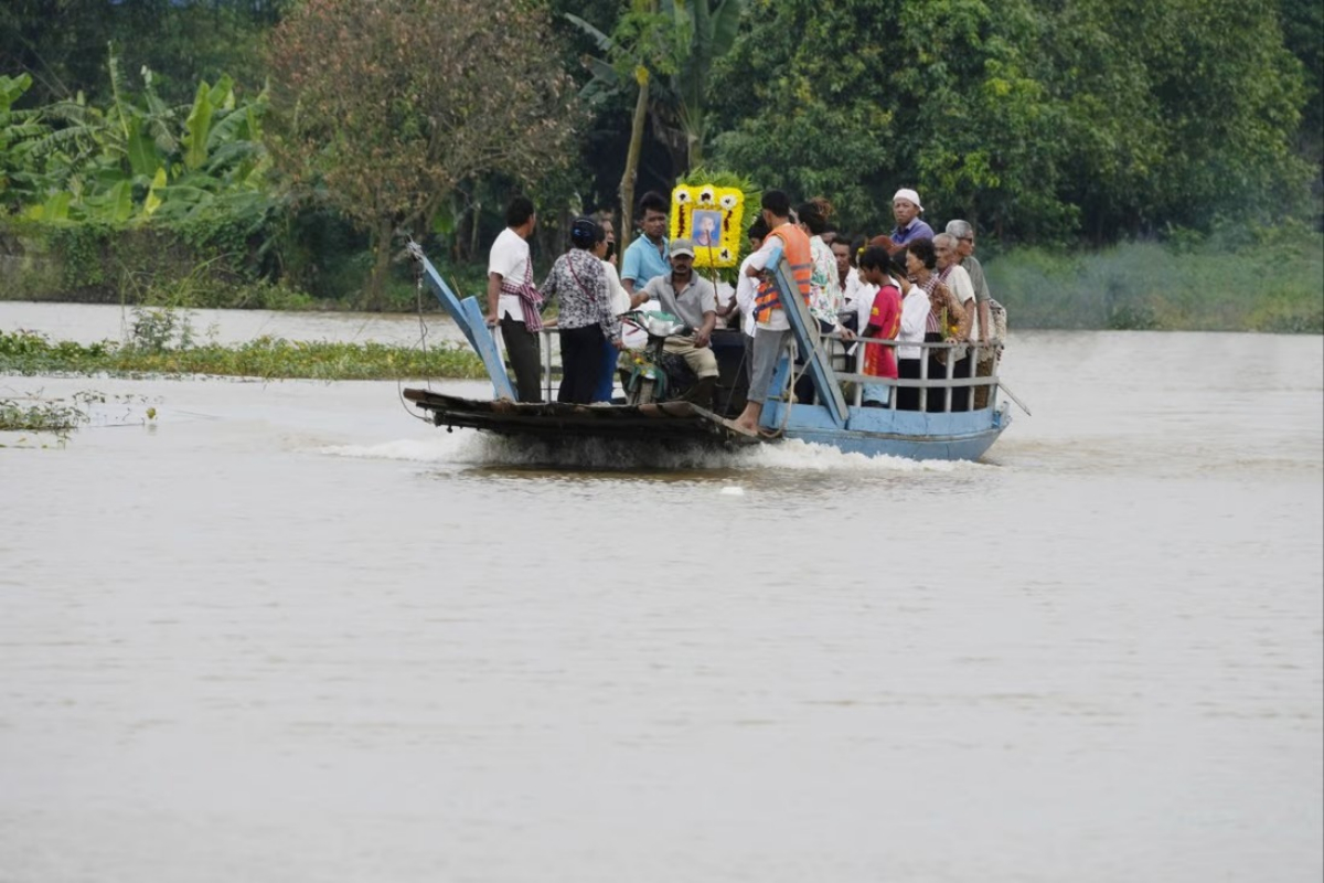 Cambodia ferry kills children