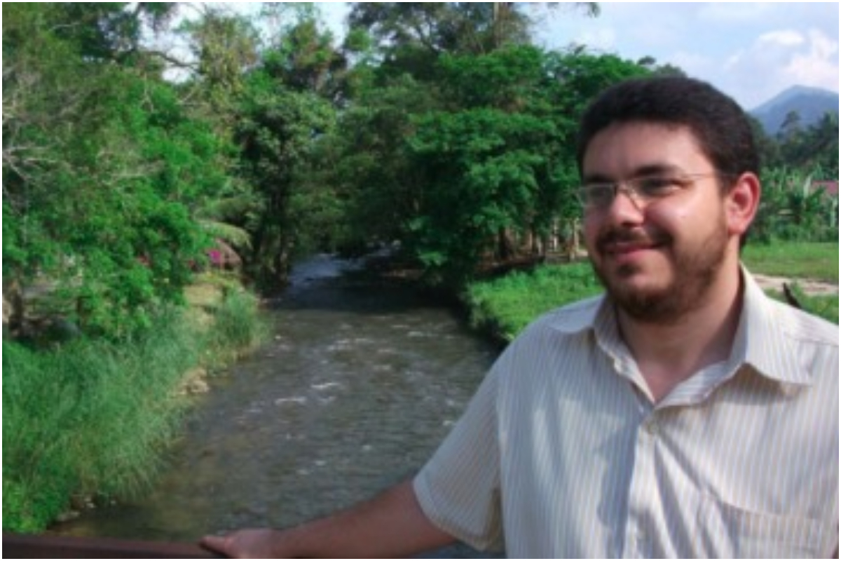 Palestinian activist frees