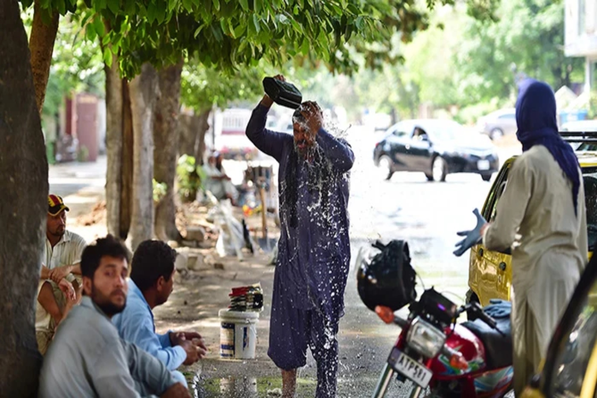 Karachi temperature hot