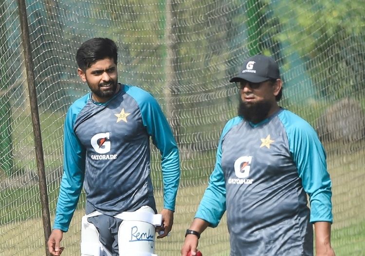 It makes Saqlain "goosebumps" to watch "artist" Babar bat, he claims