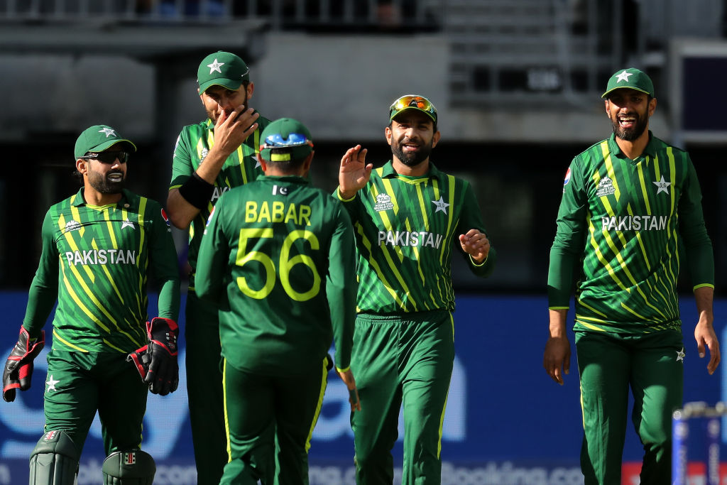 Pakistan stopped Netherlands on 91 runs, Shadab taking 3 wickets