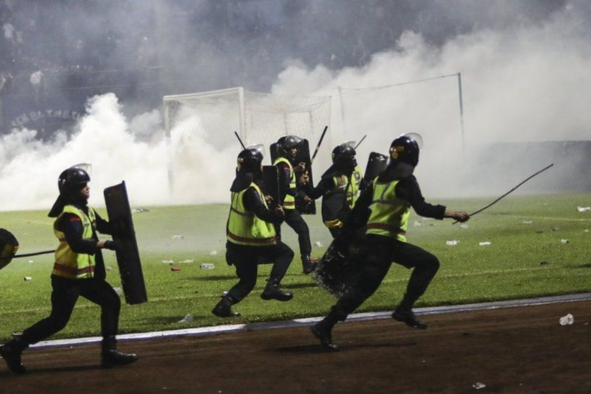 Report blames Indonesian police tear gas for tragic football match crush