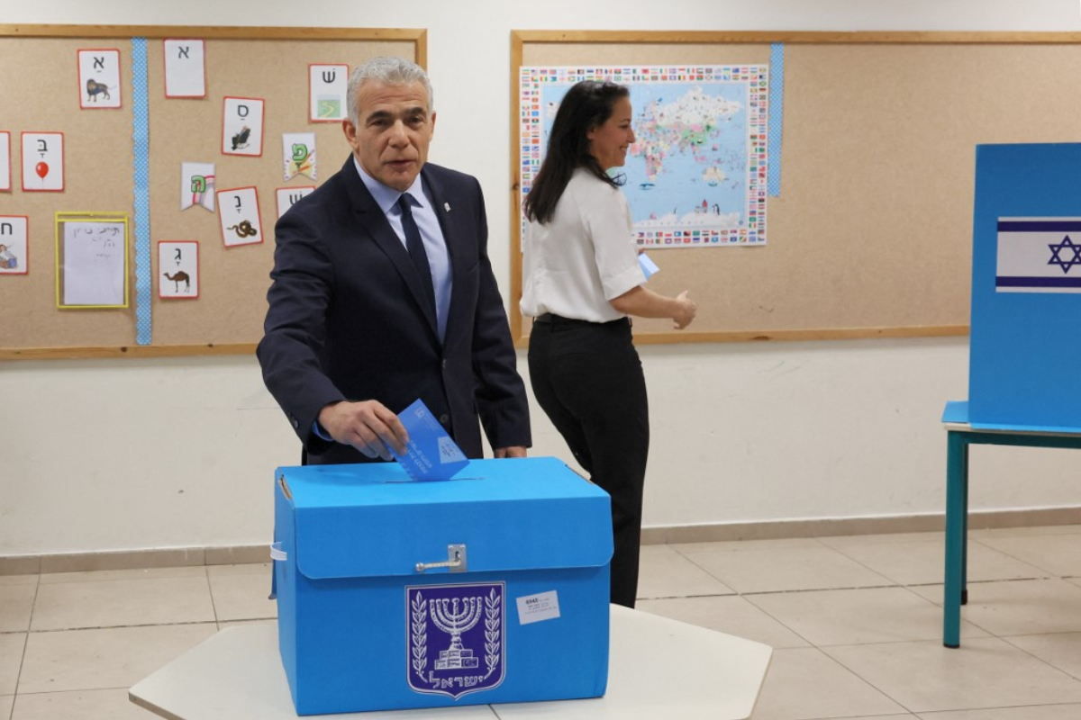 How the parties urges voters to cast ballots over the weekend