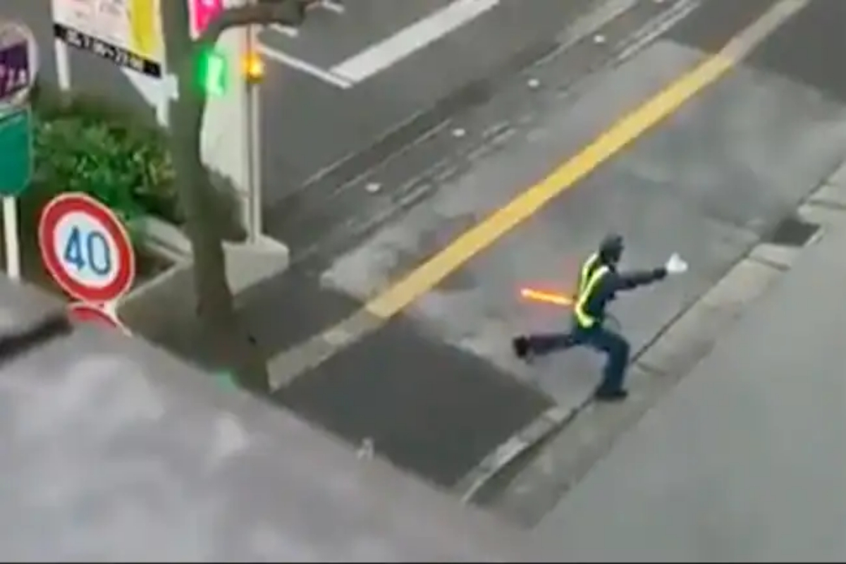 Cop handles traffic