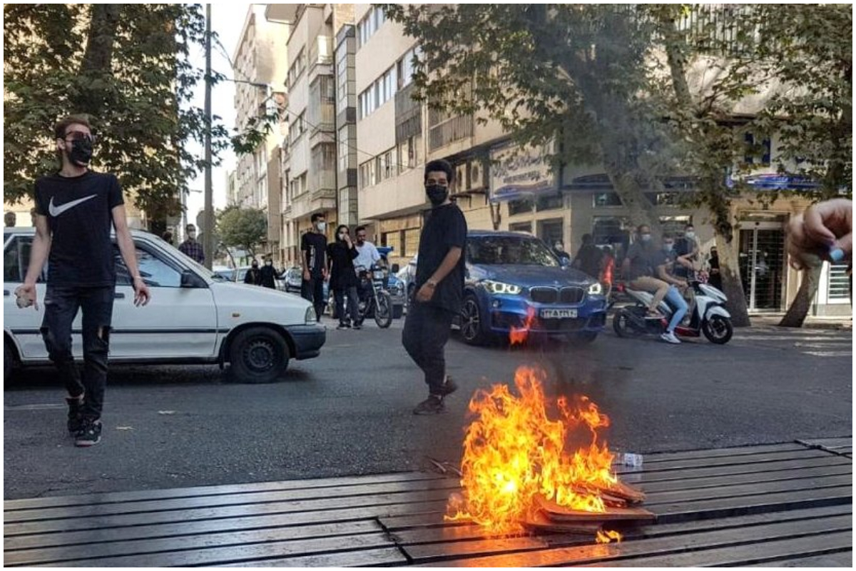 teenagers shot dead in Iran