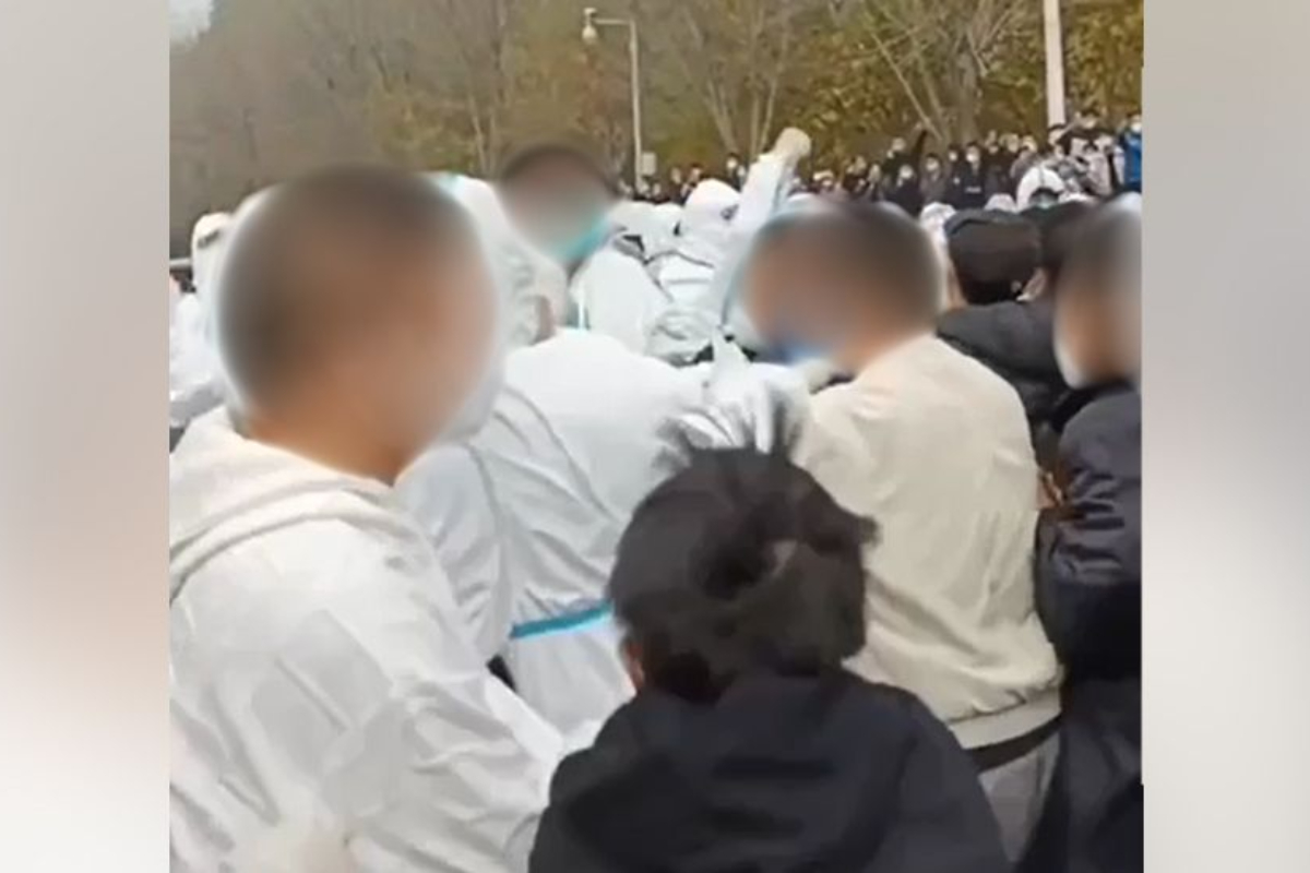 angry protests at Zhengzhou iPhone factory