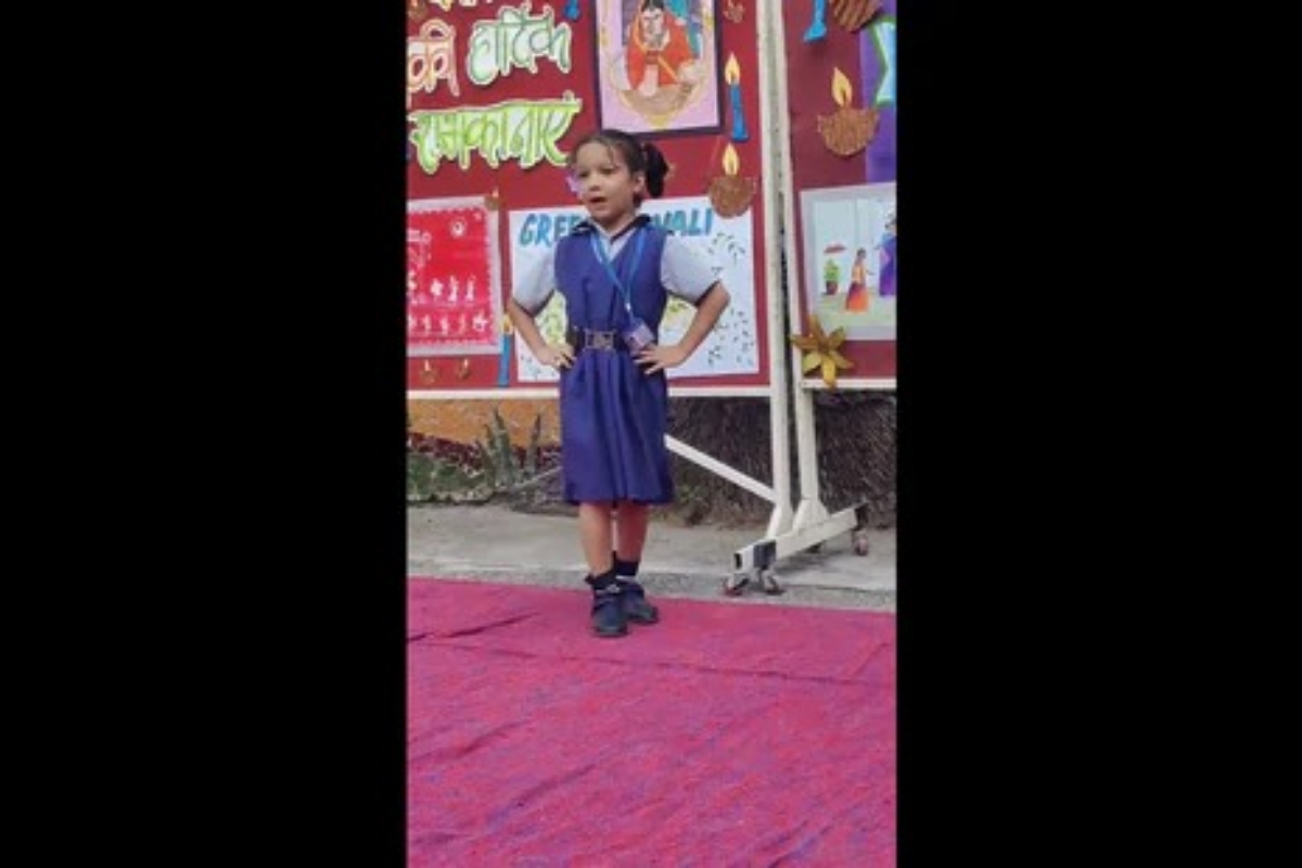 WATCH: Cute girl wows everyone with her adorable dance in school function