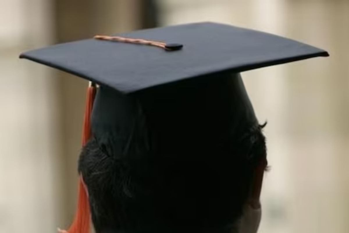 90-year-old woman graduates