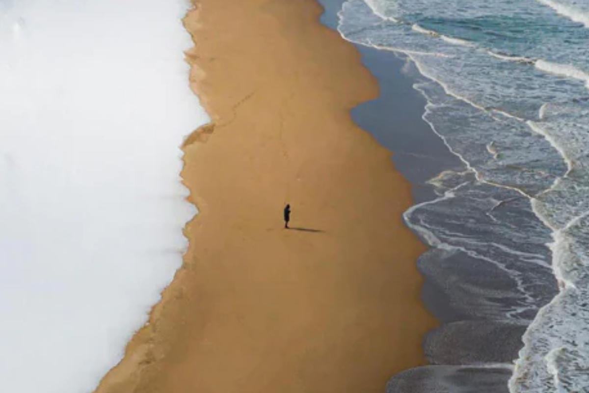 Old Japanese beach photo amazes internet