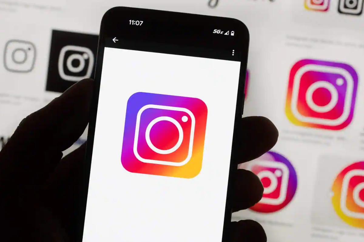 Instagram presents candid stories
