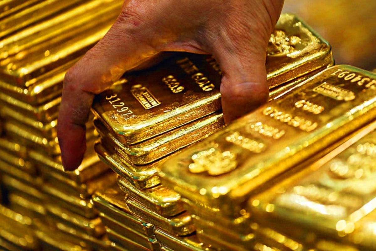 Gold hits all-time high of Rs182,800/tola