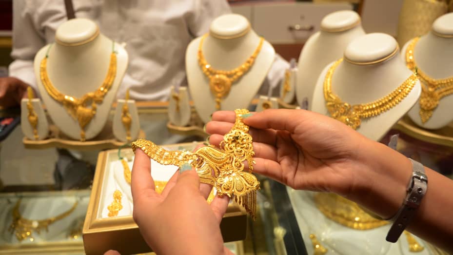 Gold touches historic high of Rs167,300/tola