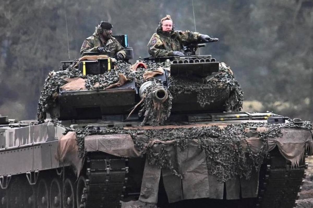 Leopard tanks