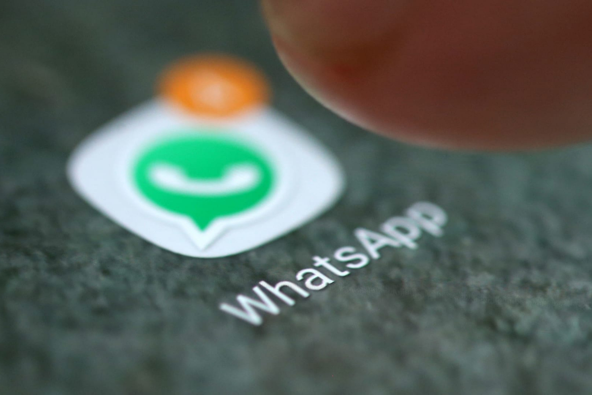 WhatsApp picture-in-picture feature